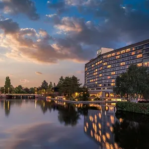https://hilton-amsterdam.ihotelsrotterdam.com